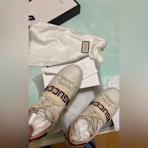 Gucci ace sneakers logo strap